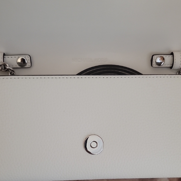 Michael Kors Carson Lg Leather Convertible Crossbody Bag - Picture 7 of 8